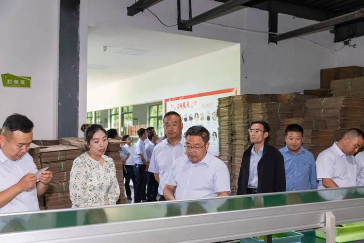 深入产业一线，共探发展新路——记建设集团参观农特产品展示区、打包车间及陇小南核桃油车间